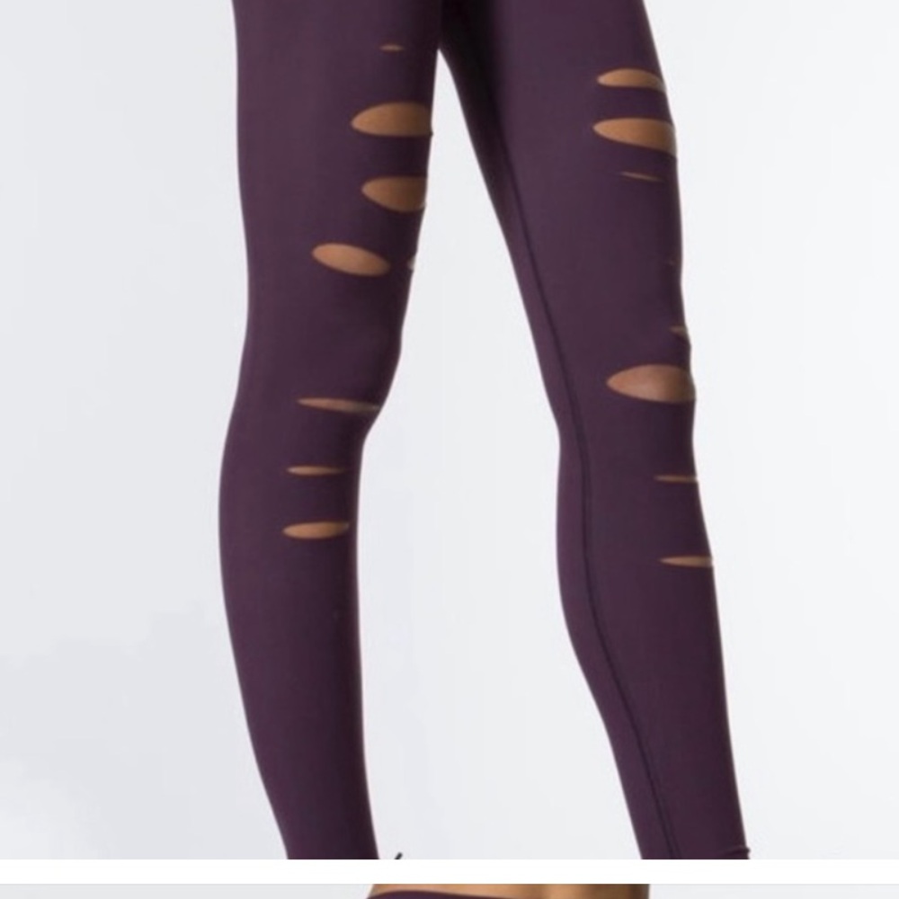 Alo yoga pants plum in color 😍